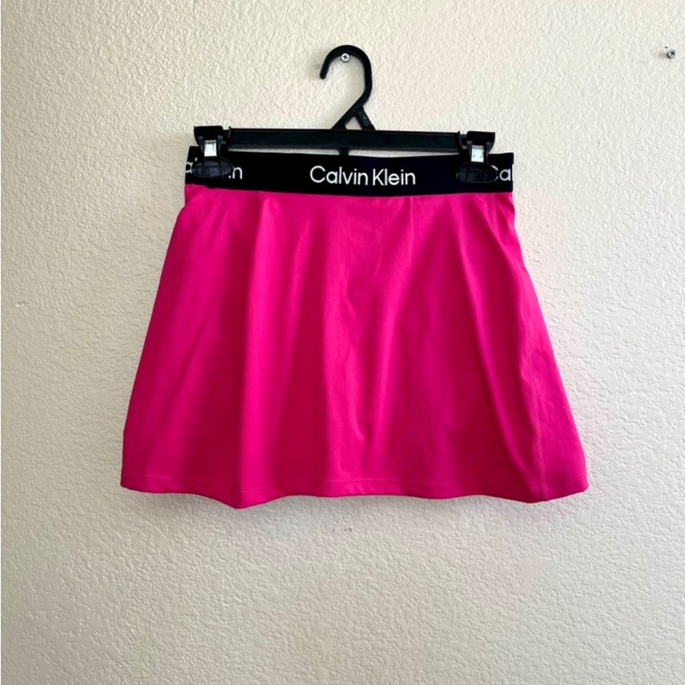 Calvin Klein Bright Hot Pink skort with Black Branded Waistband in XS